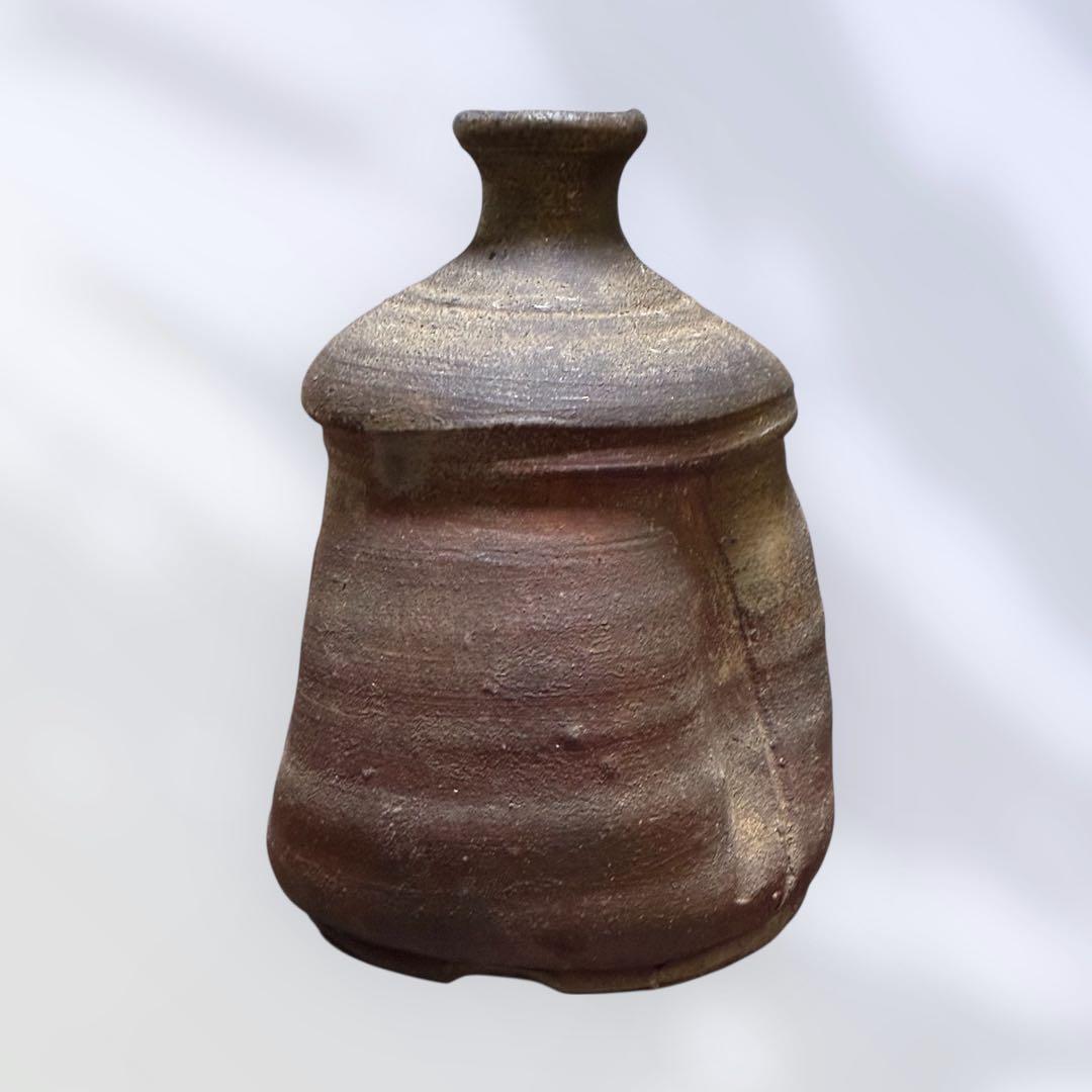 備前焼の国指定伝統工芸士兼松敬之氏の作品　徳利、工芸品。