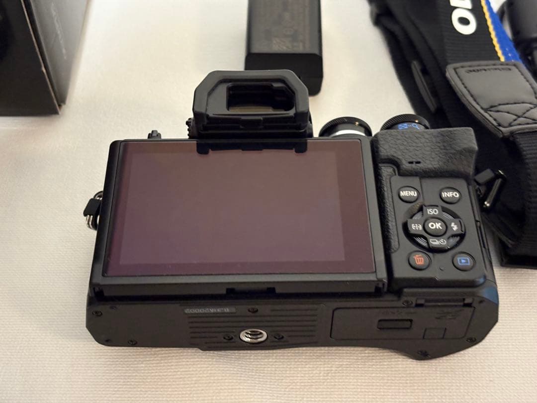 オリンパスOM-D E-M10 Mark IV EZダブルズームキット