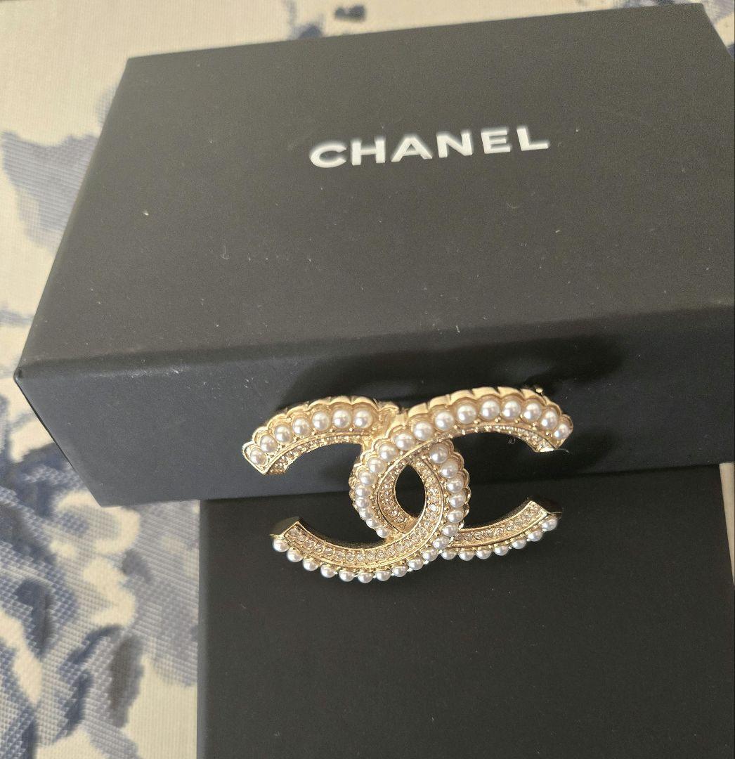 極美品❤CHANELブローチ◾CCロゴ◾ゴールドベース◾ラインストーン　パール