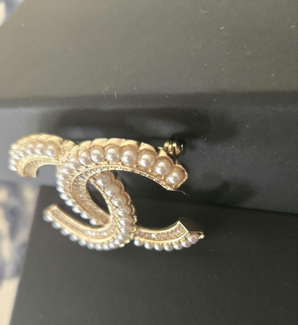 極美品❤CHANELブローチ◾CCロゴ◾ゴールドベース◾ラインストーン　パール