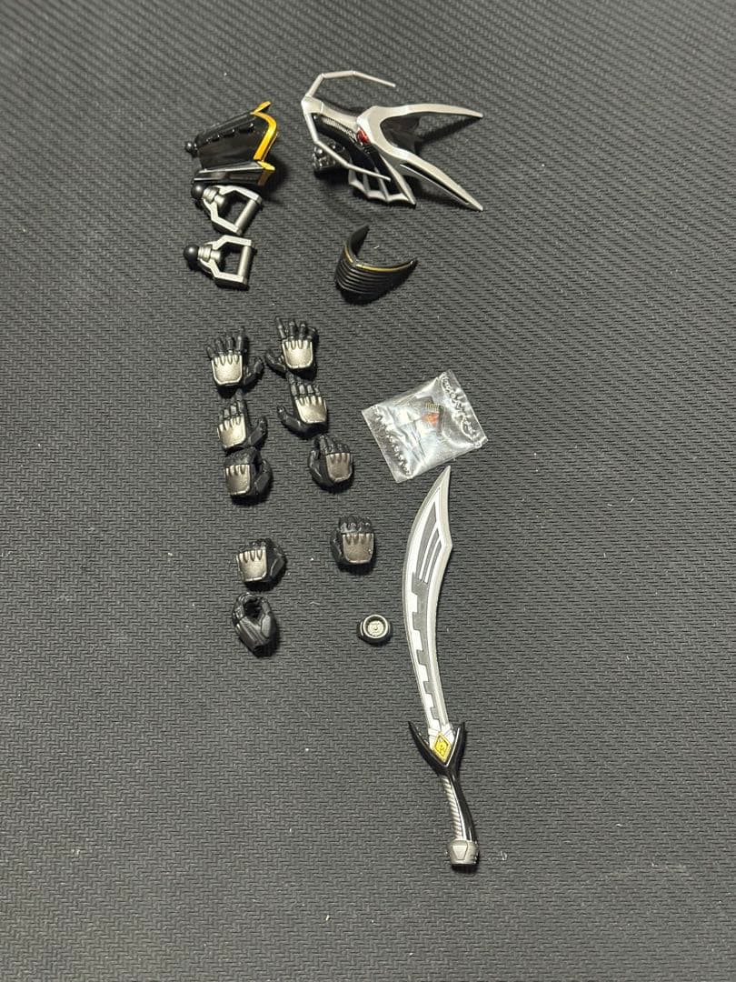 S.H.フィギュアーツ 仮面ライダーリュウガ　ドラグブラッカー