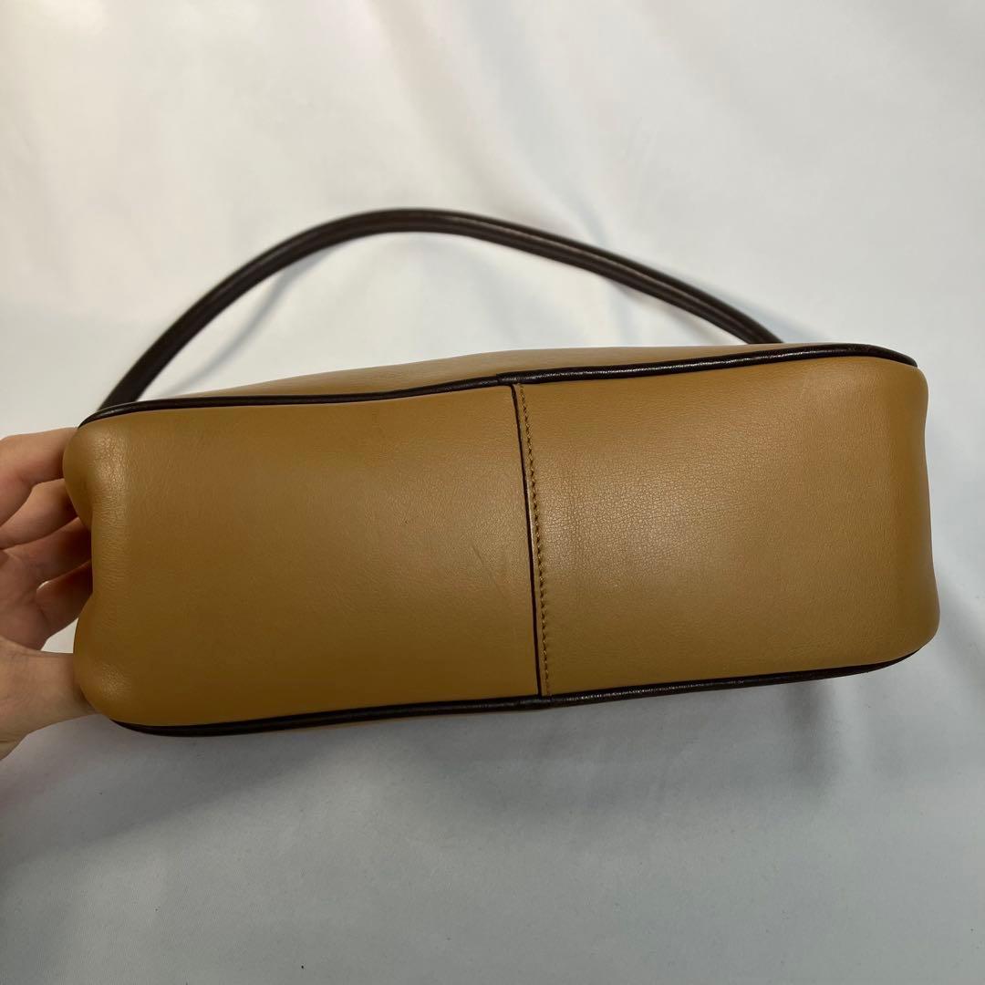 PRADA プラダ ショルダーバッグ セミショルダー 肩掛け レザー