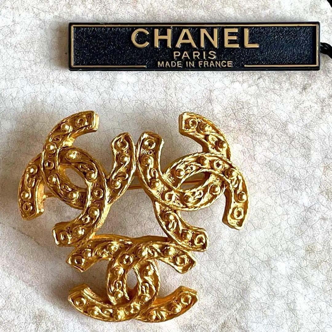 CHANEL トリプルココマーク　ブローチ タグ付き