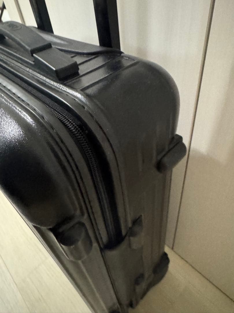 リモワ　SALSA サルサ　32〜35リットル　ブラック