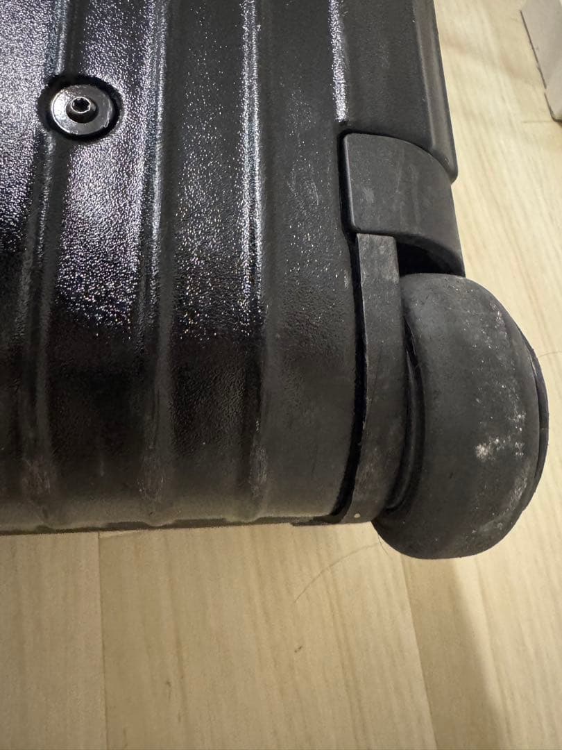 リモワ　SALSA サルサ　32〜35リットル　ブラック