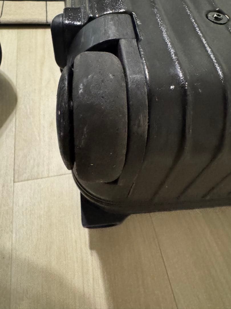 リモワ　SALSA サルサ　32〜35リットル　ブラック