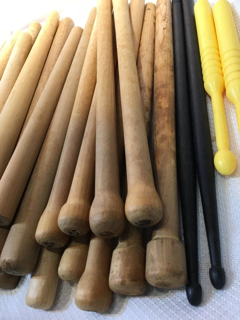 メ*ン様 nt250716-001j 木製バチ 多数 丸棒 バチ 太鼓 棒 ステ