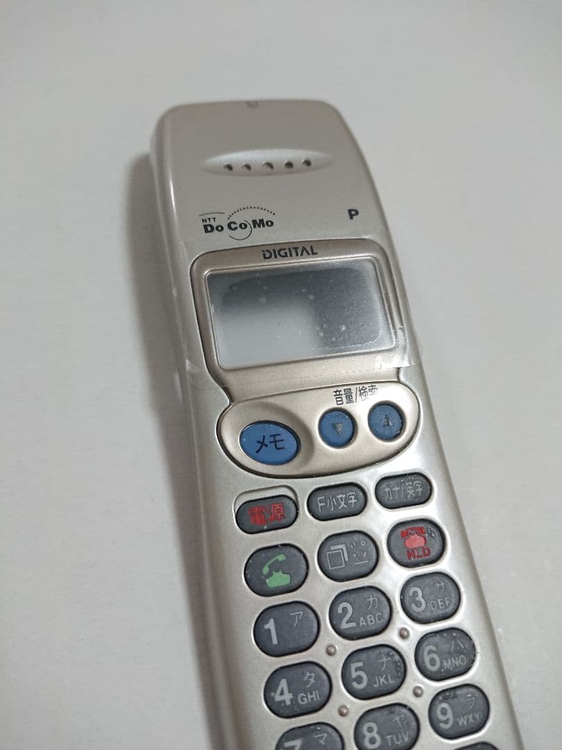 【平成レトロ】ドコモガラケー ドコモP101 シャンパンゴールド 予備パーツ付き