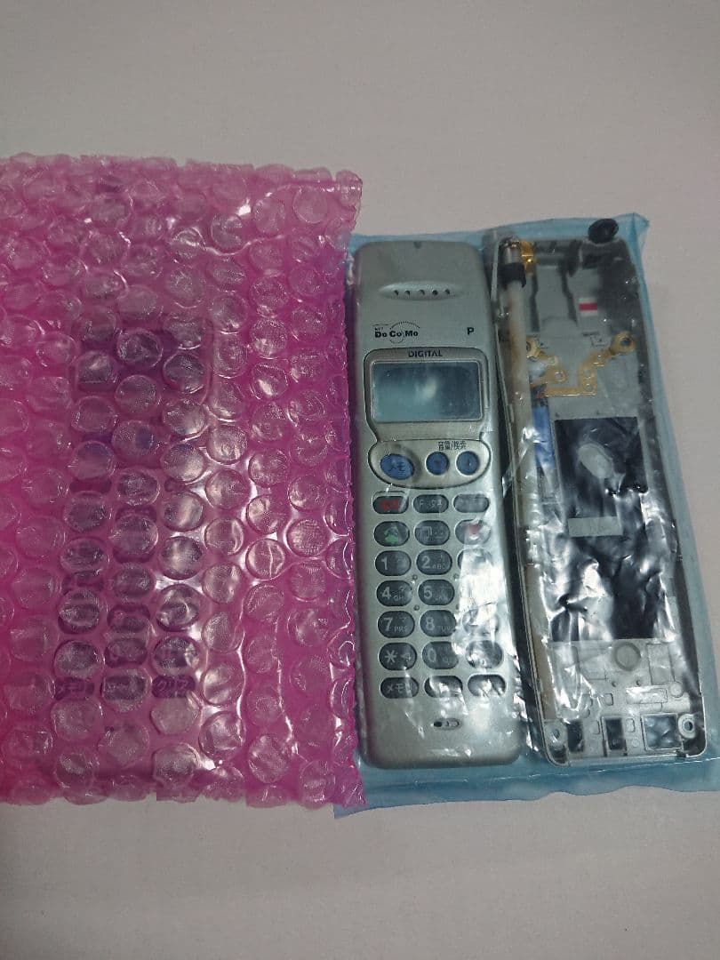 【平成レトロ】ドコモガラケー ドコモP101 シャンパンゴールド 予備パーツ付き
