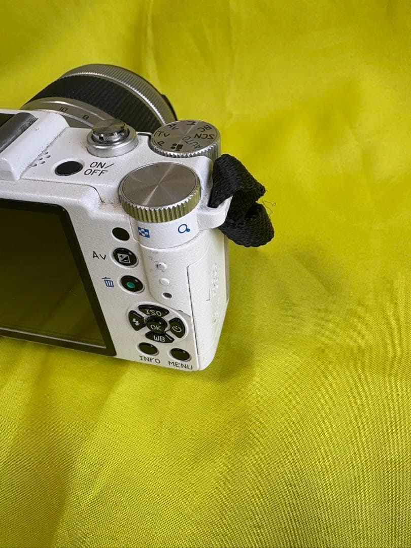 PENTAX Q ホワイトデジタルカメラ【ジャンク品】