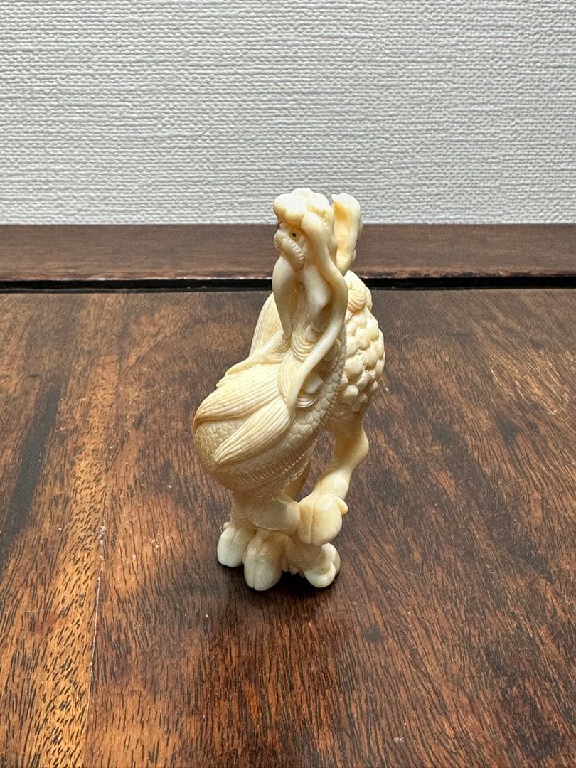 キリン麒麟　緒締　根付　提げ物　牙彫　天然材質　置物　骨董古美術 ねつけ