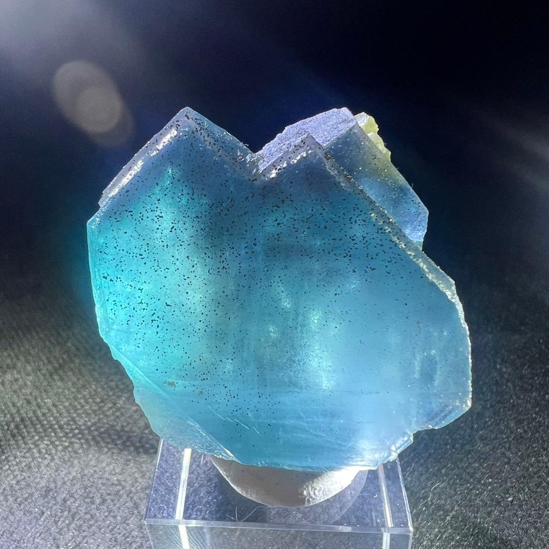 ヤオガンシャン　山脈の様な景色　パイライト共生「アジュールブルー」フローライト