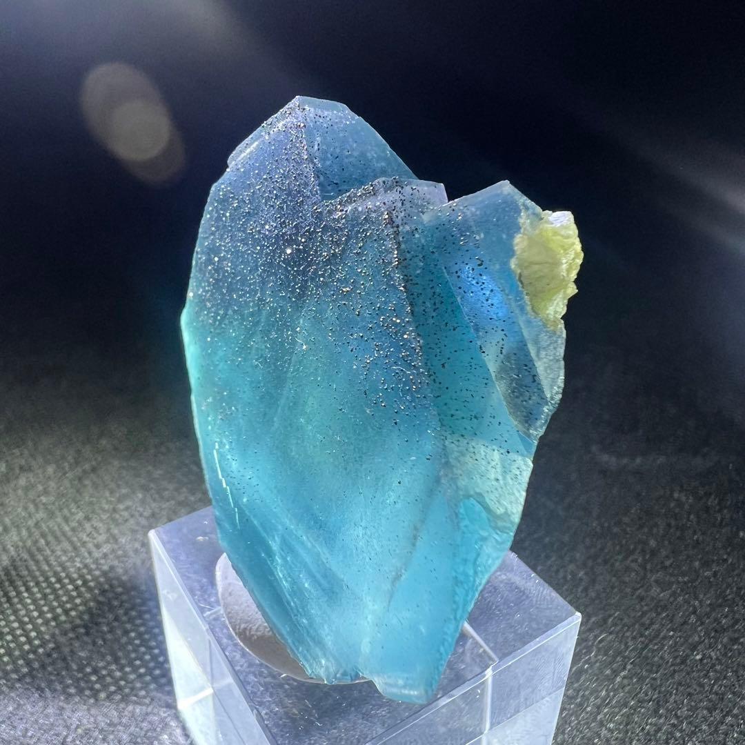 ヤオガンシャン　山脈の様な景色　パイライト共生「アジュールブルー」フローライト