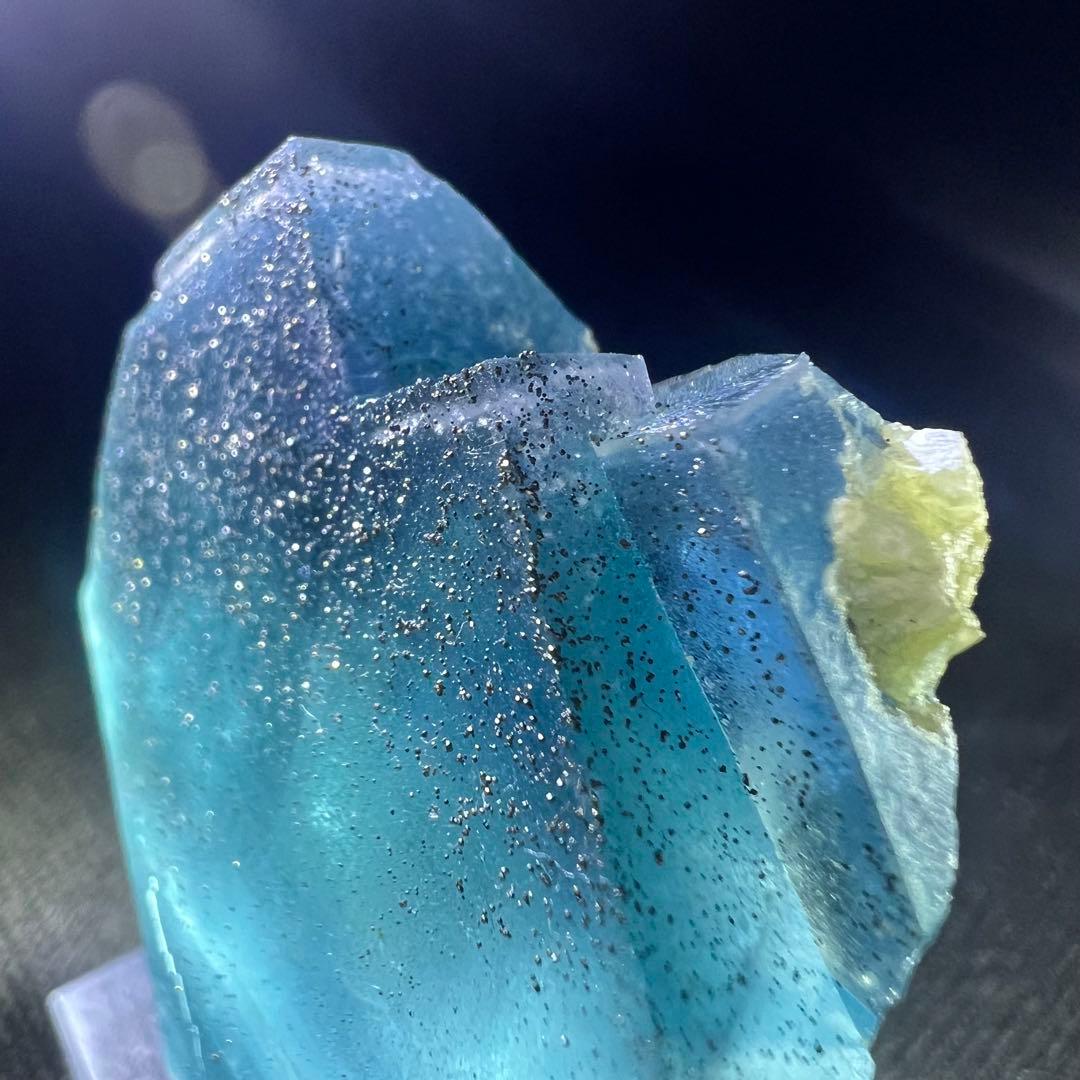 ヤオガンシャン　山脈の様な景色　パイライト共生「アジュールブルー」フローライト