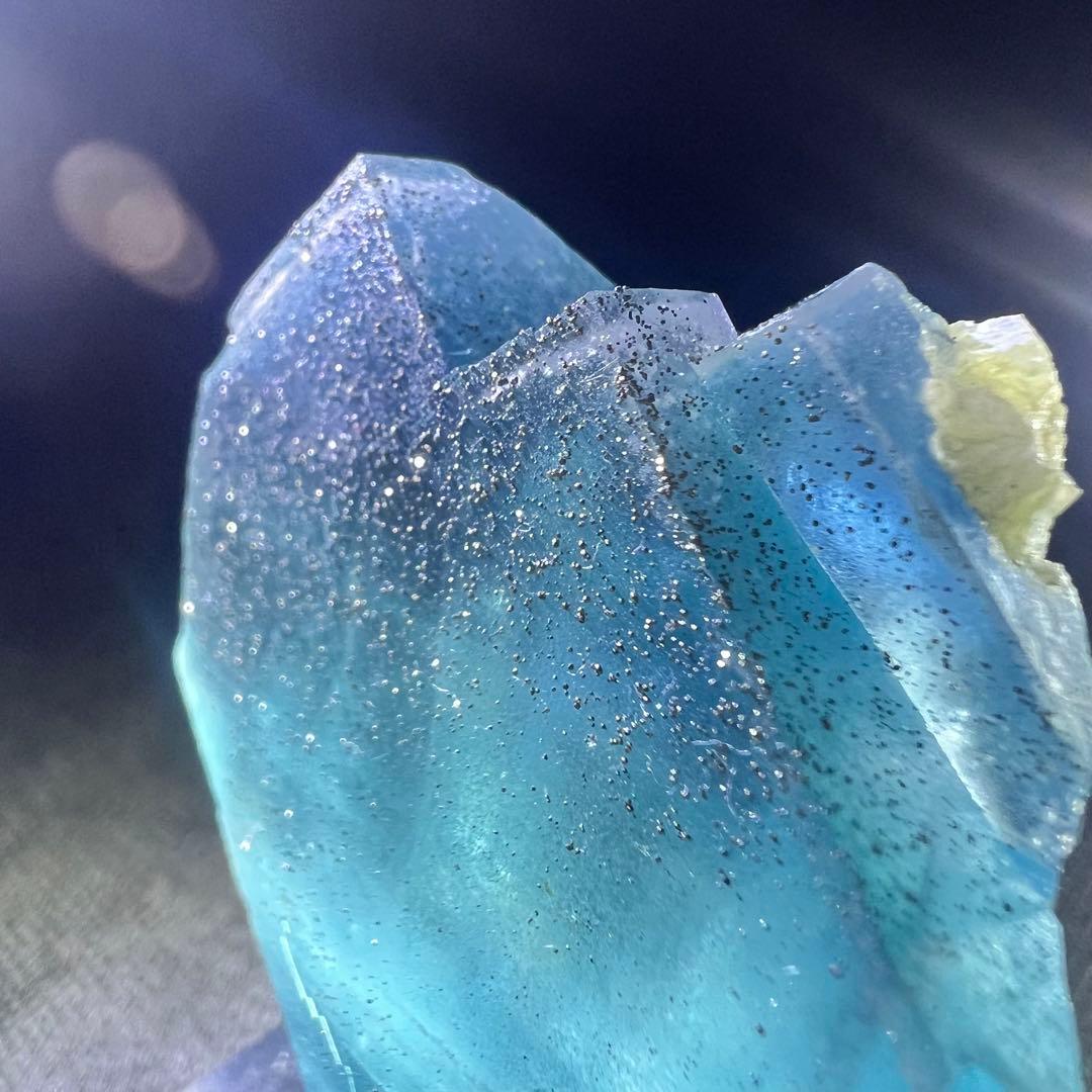 ヤオガンシャン　山脈の様な景色　パイライト共生「アジュールブルー」フローライト