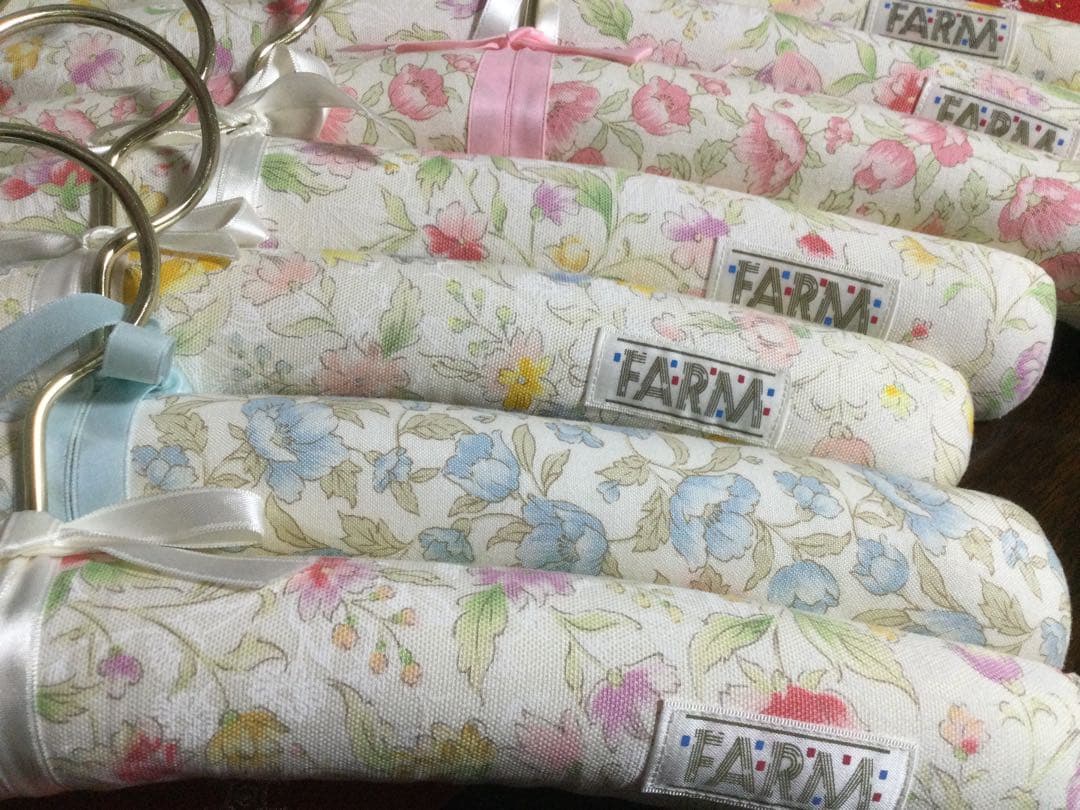 「FARM 」花柄布製ハンガー 7本セットとテディベアとスワトウハンカチセット