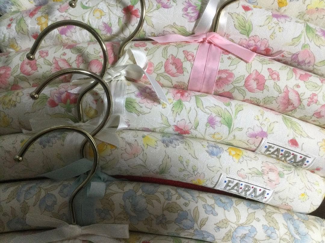 「FARM 」花柄布製ハンガー 7本セットとテディベアとスワトウハンカチセット