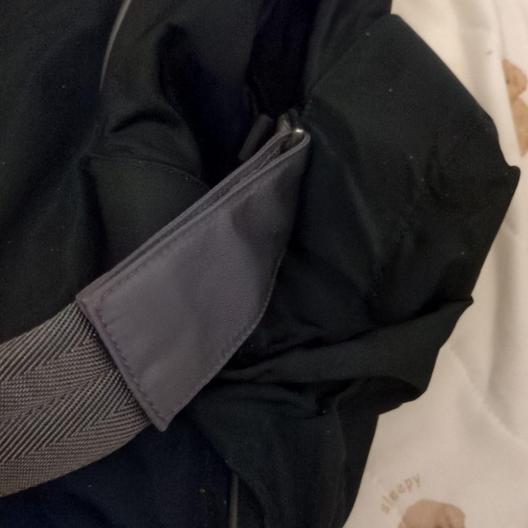 けい！　Ｕｓｅｄ　ＰＲＡＤＡ　赤タグ　大型ボストンバッグ　ＢＫ系