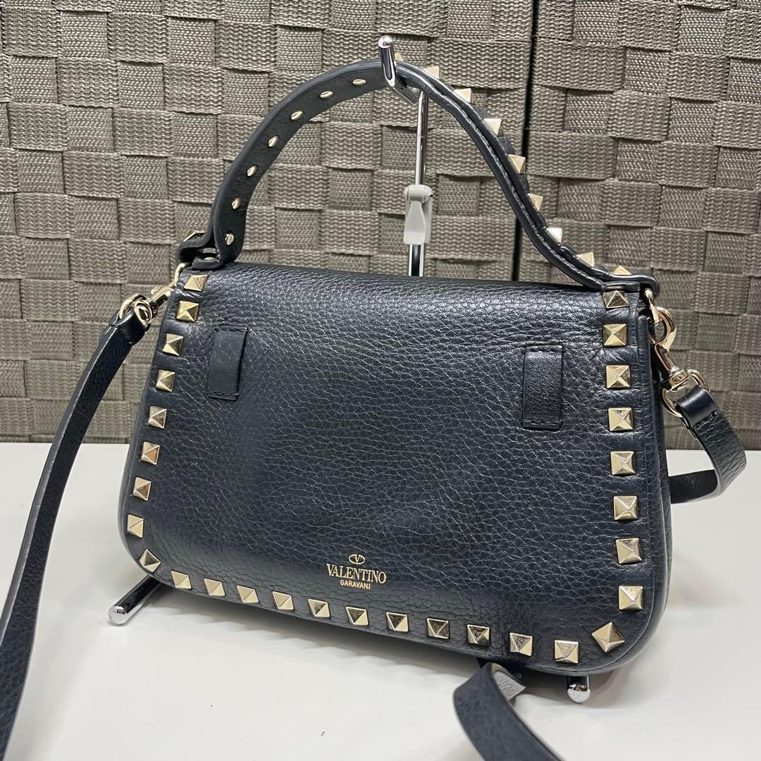 じ*と様 VALENTINO スタッズ付きショルダーバッグ ブラック