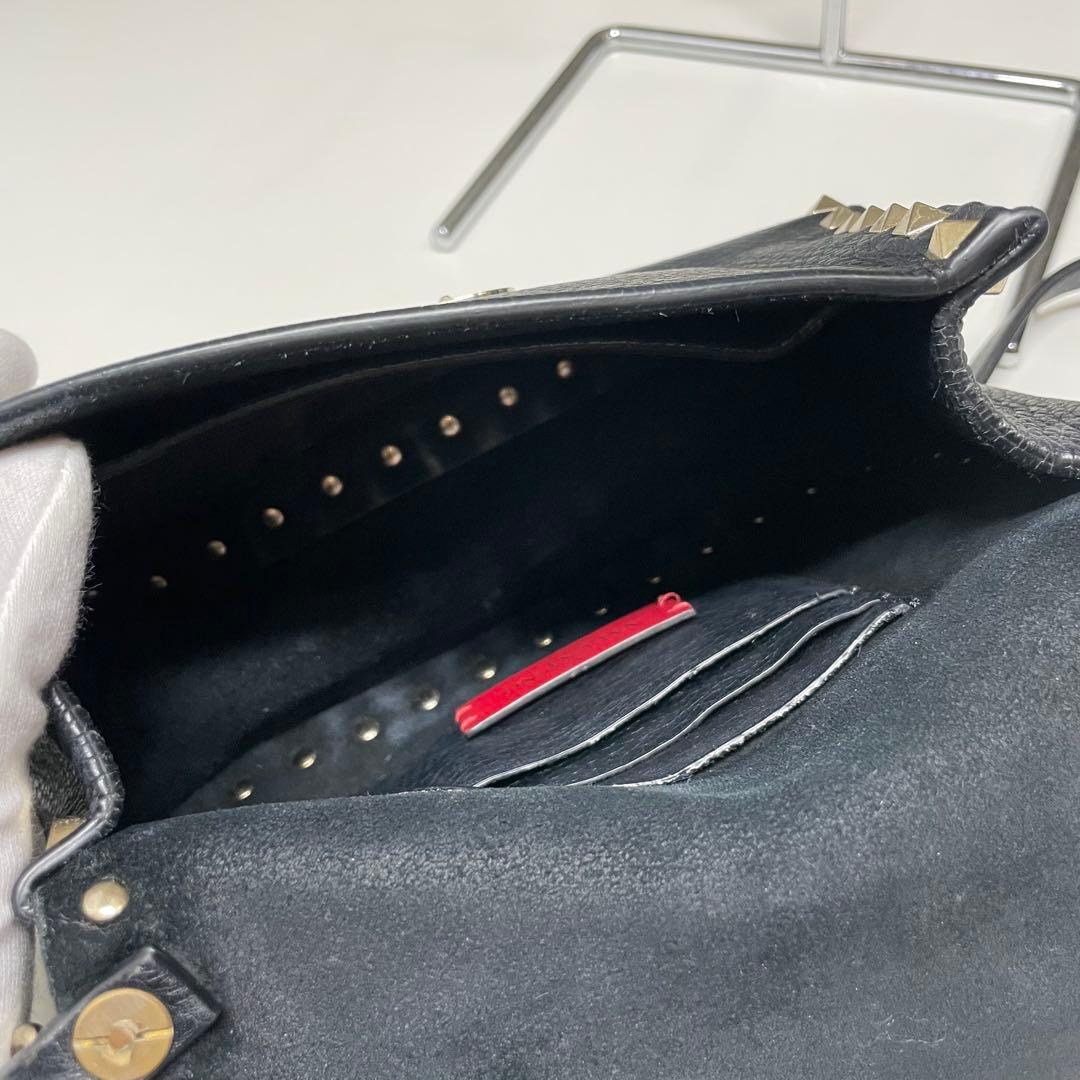 じ*と様 VALENTINO スタッズ付きショルダーバッグ ブラック