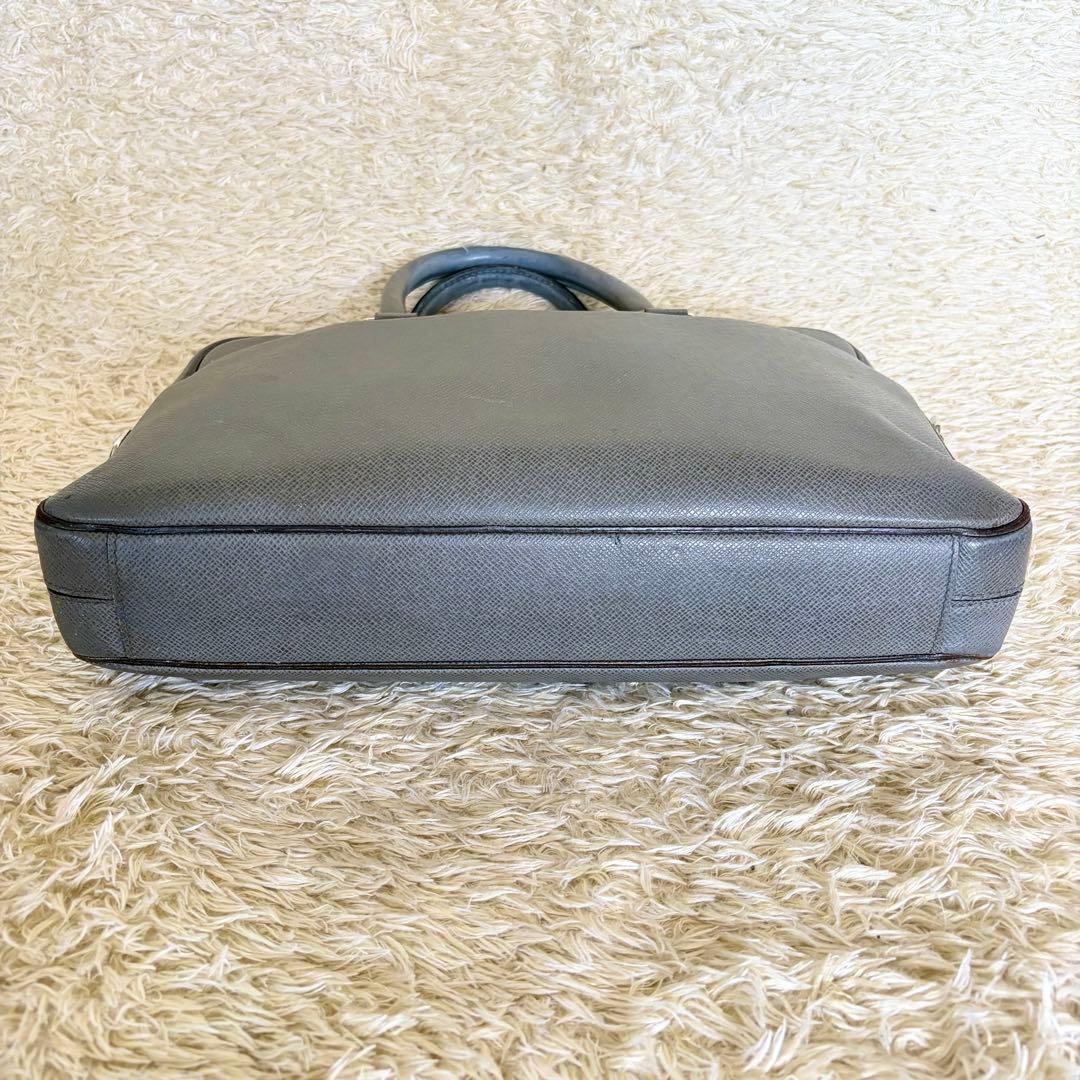 Louis Vuitton タイガ ポルトドキュマンPDB M32711 グレー