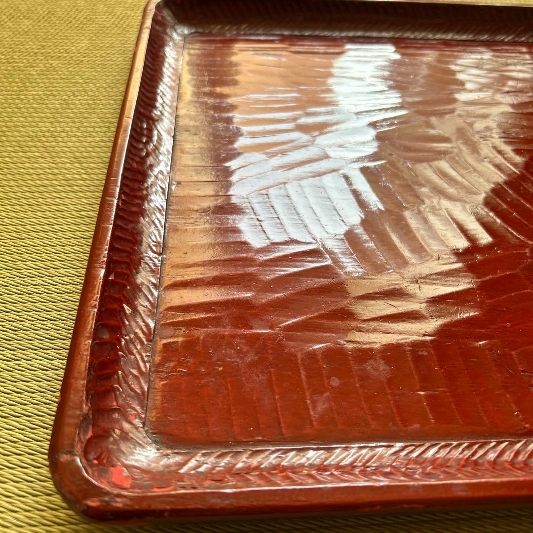 木製赤色彫刻模様の盆 4枚セット