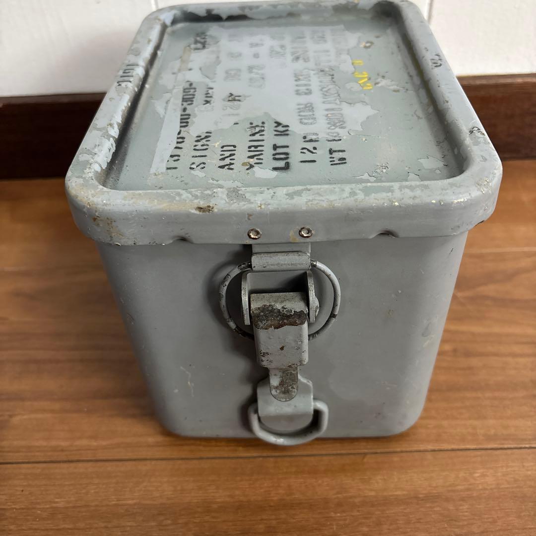 米軍　実物　SIGNAL SMOKE CASE ③ 送料無料
