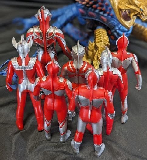 Ｕキラーザウルス＆メビウス＋ウルトラ６兄弟（バンダイ）ソフビ２体＋６体セット