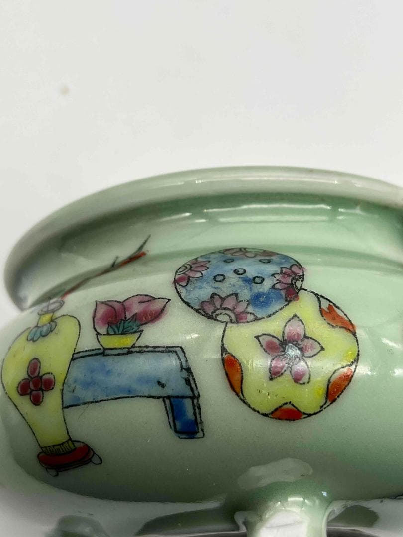 清光緒時代 豆青釉皮球花双系耳三足香炉　【旧家蔵出し】　精密繊細(E-54)
