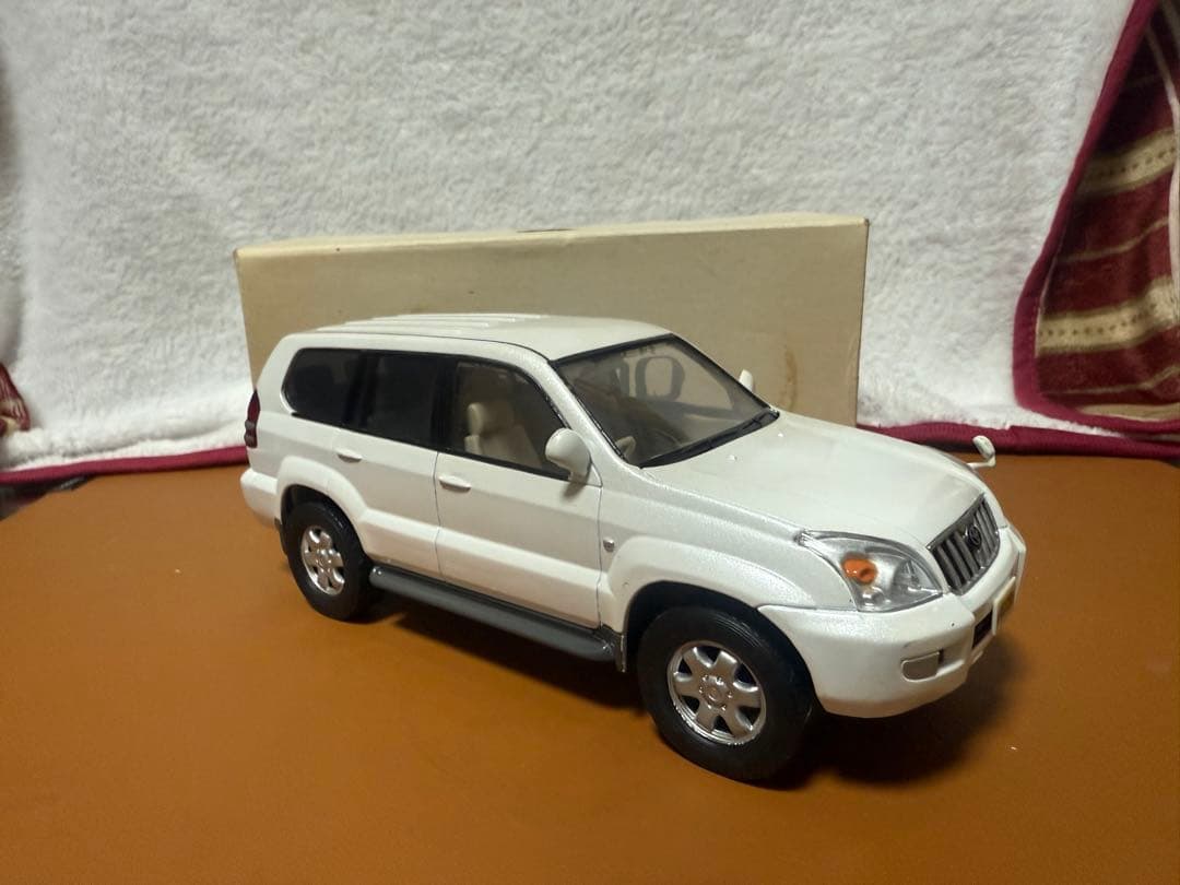 トヨタ ランドクルーザー プラド カラーサンプル