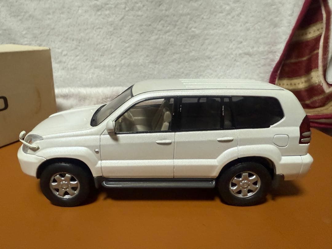 トヨタ ランドクルーザー プラド カラーサンプル