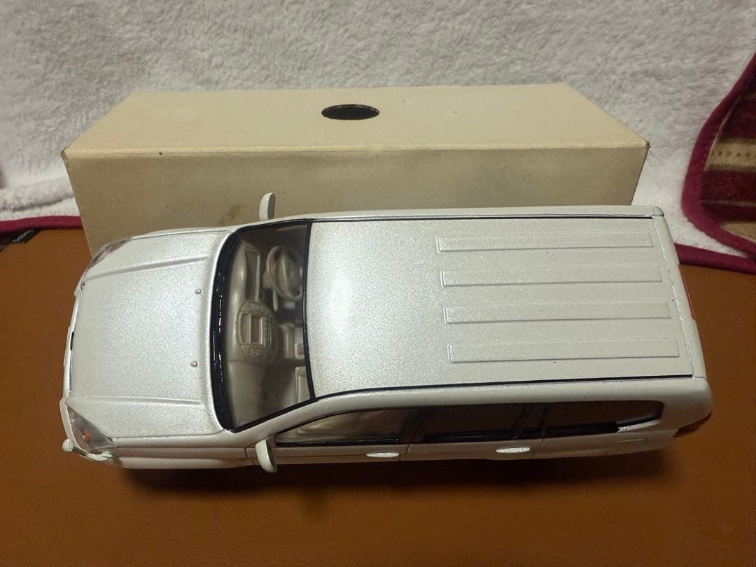 トヨタ ランドクルーザー プラド カラーサンプル