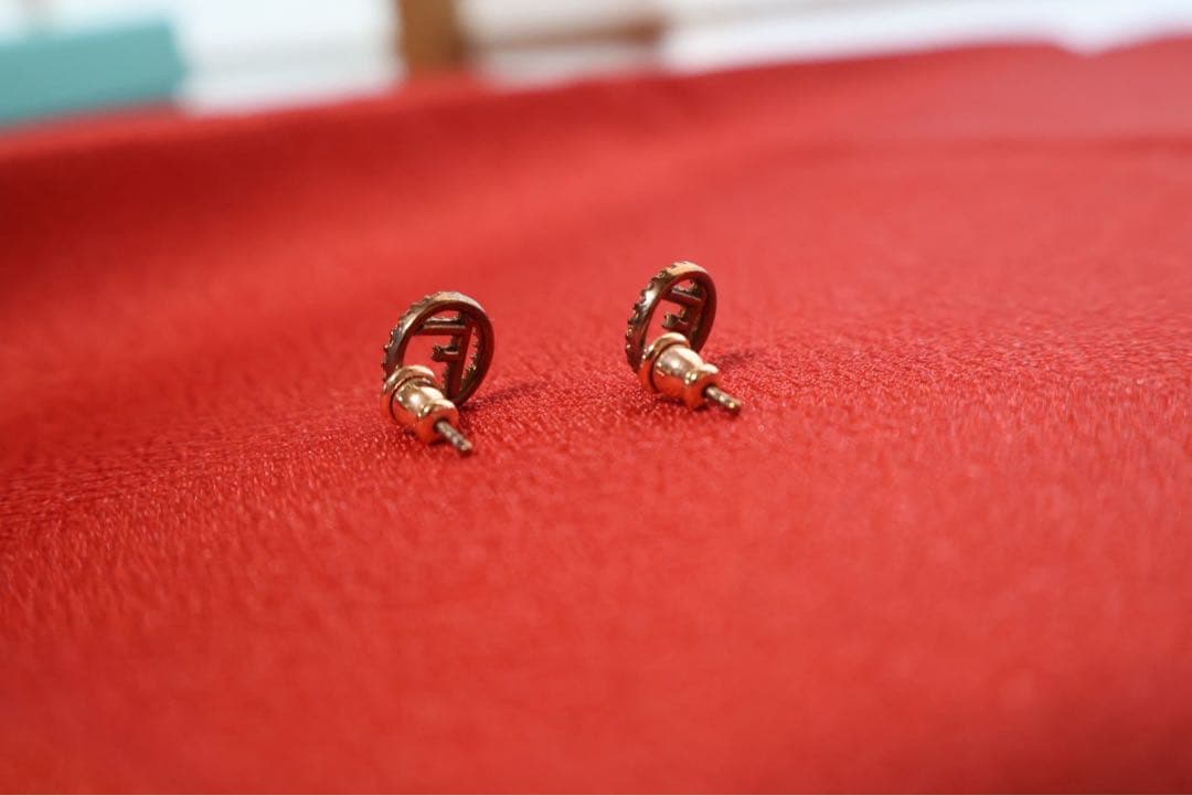 エフ イズ フェンディ ピアス