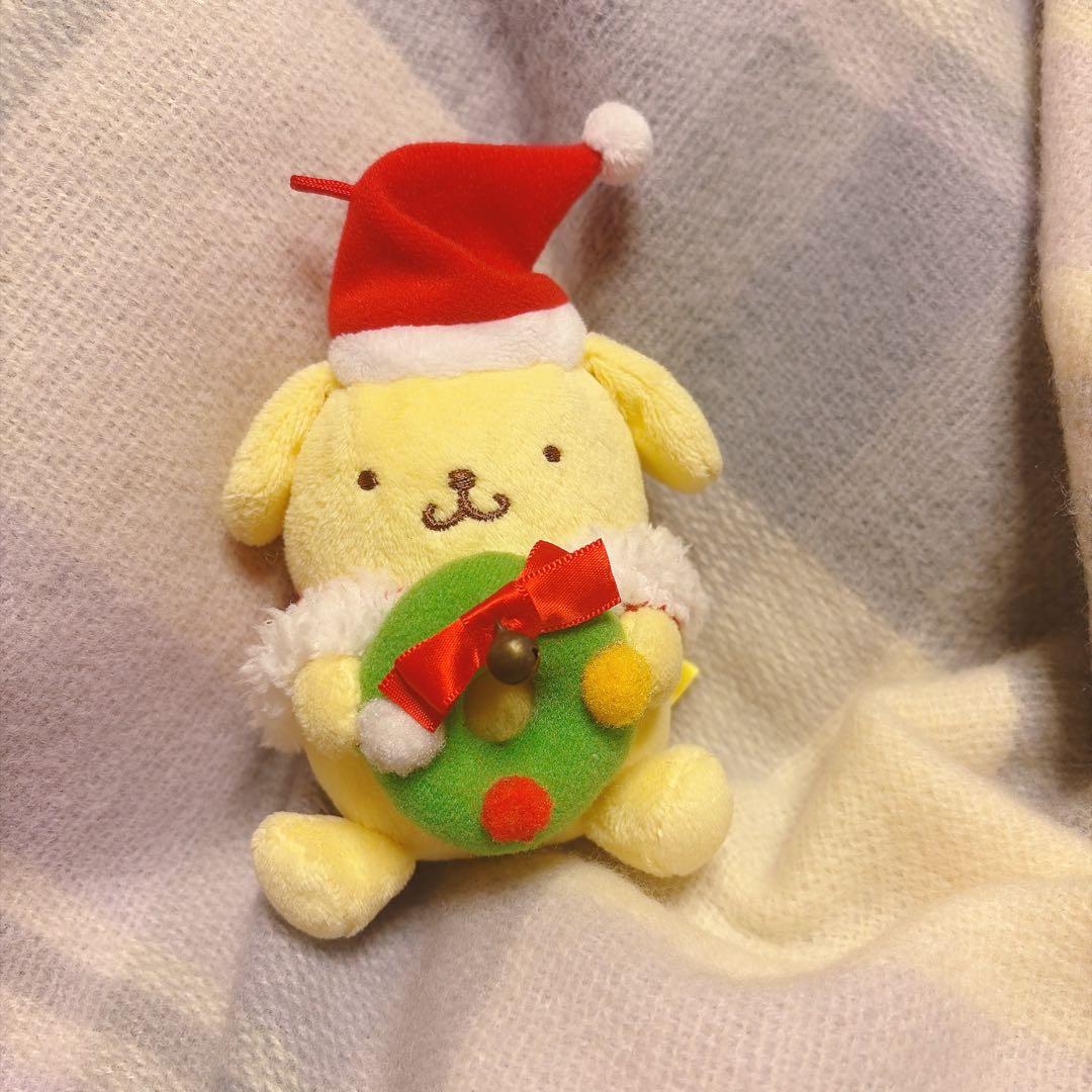 ポムポムプリンカフェ　マスコット　リース持ってる