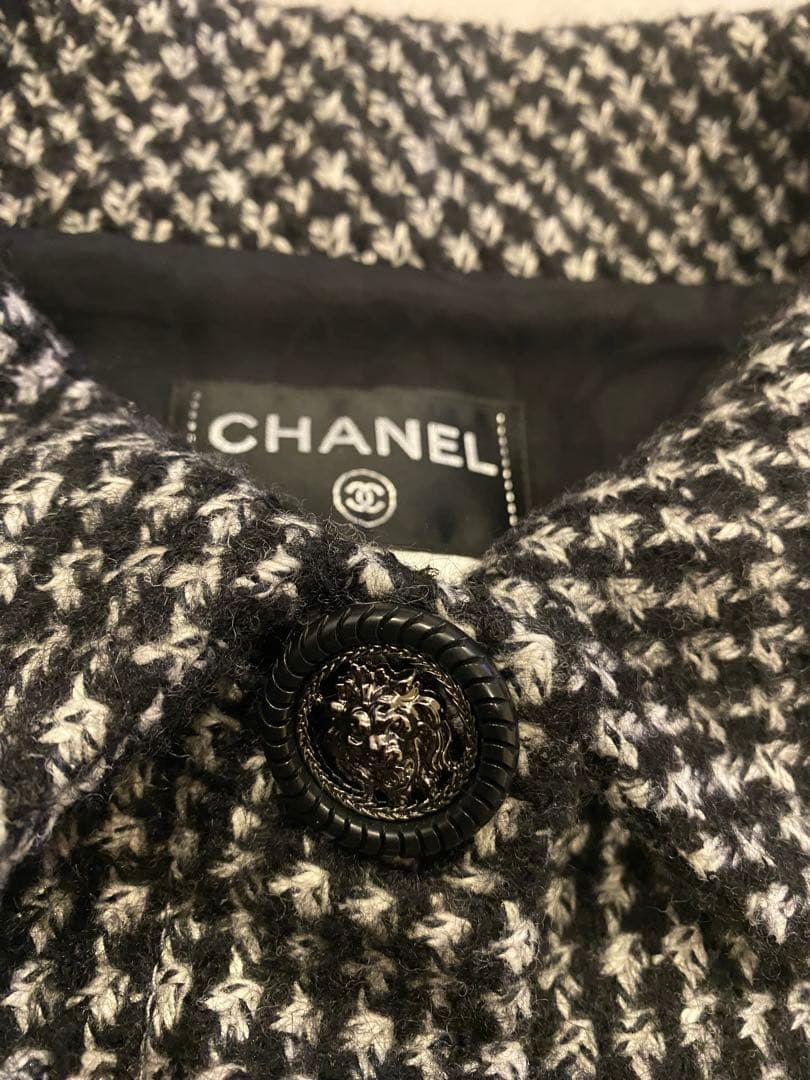 CHANEL モノトーン　ツイード　コート　ジャケット　ライオンCOCOボタン