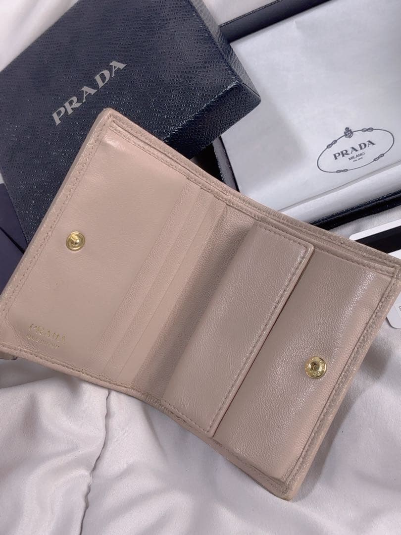 アネモネ♦︎正規店購入＊PRADA プラダ　二つ折り財布＊ナッパー　レザー