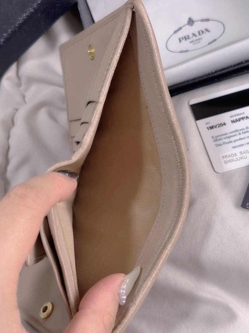 アネモネ♦︎正規店購入＊PRADA プラダ　二つ折り財布＊ナッパー　レザー