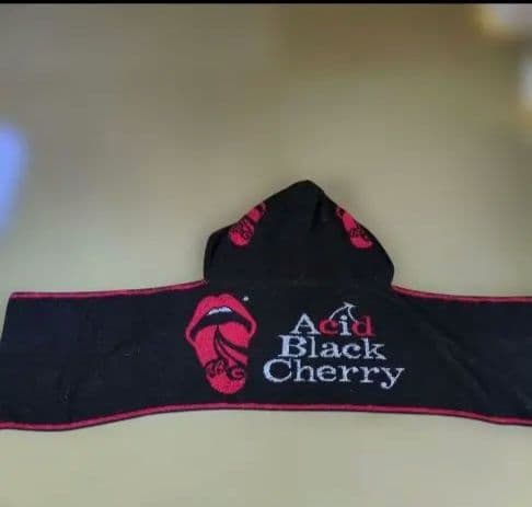 Acid Black Cherry フード付きタオル