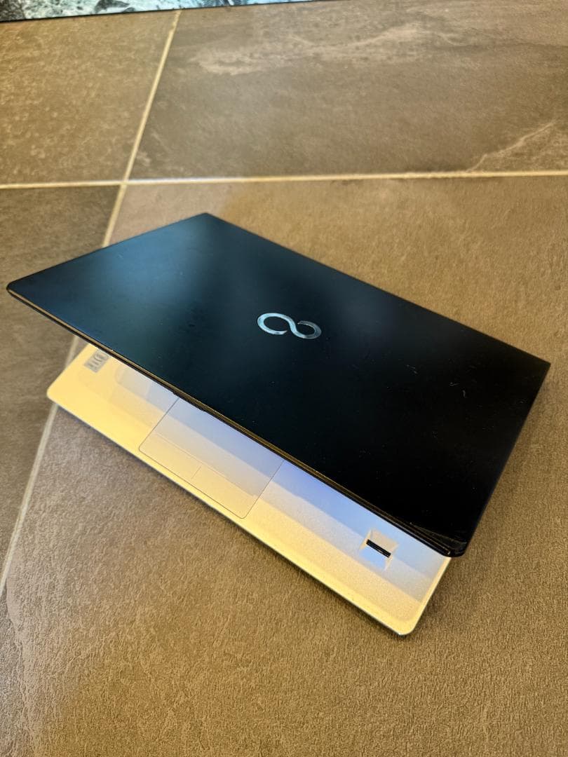 Fujitsu Lifebook シルバー ノートPC