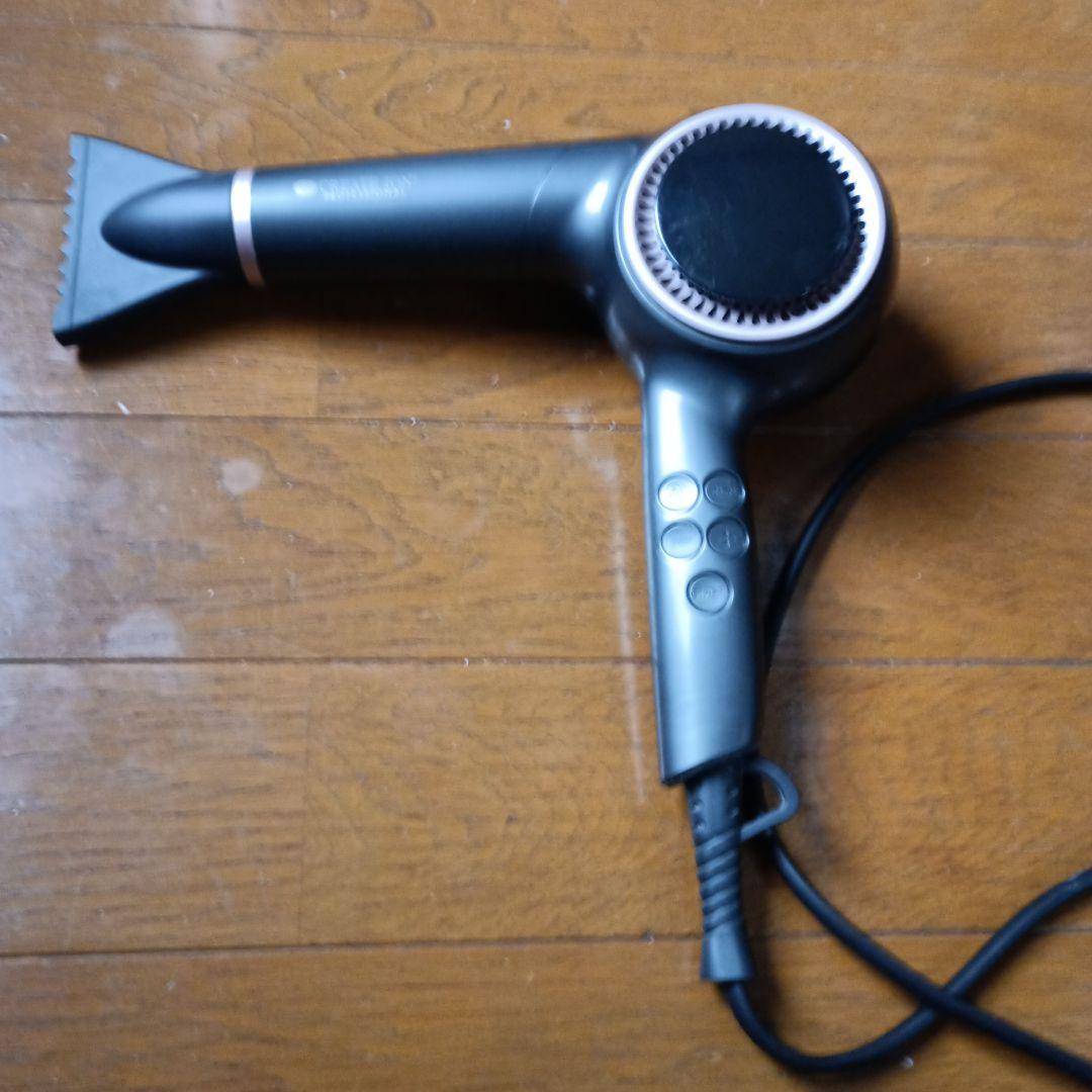 ブラック ヘアドライヤー 風量調整付き
