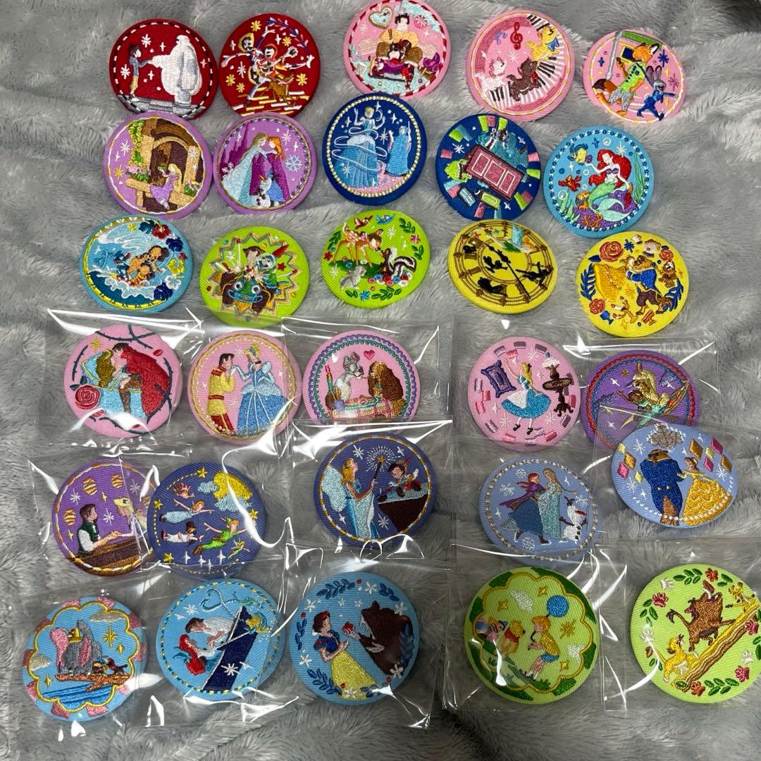 ディズニー　刺繍缶バッジ　第一弾　第二弾　30種 コンプリートセット