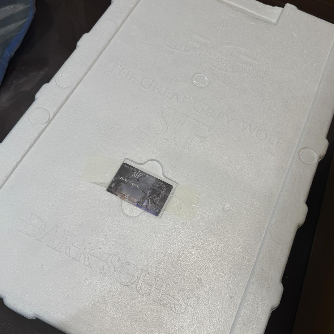 ダークソウル/ 灰色の大狼シフ スタチュー シリアルナンバー 未開封