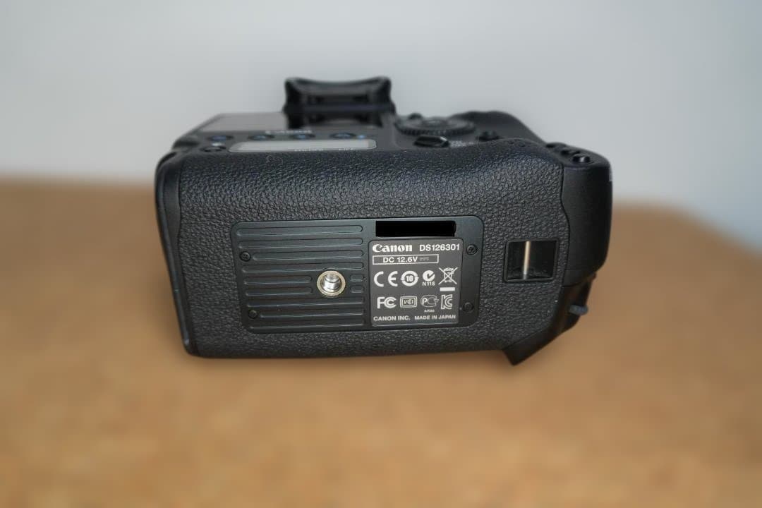 EOS 1DX(無印)/純正バッテリ、CFメディア、他付属品