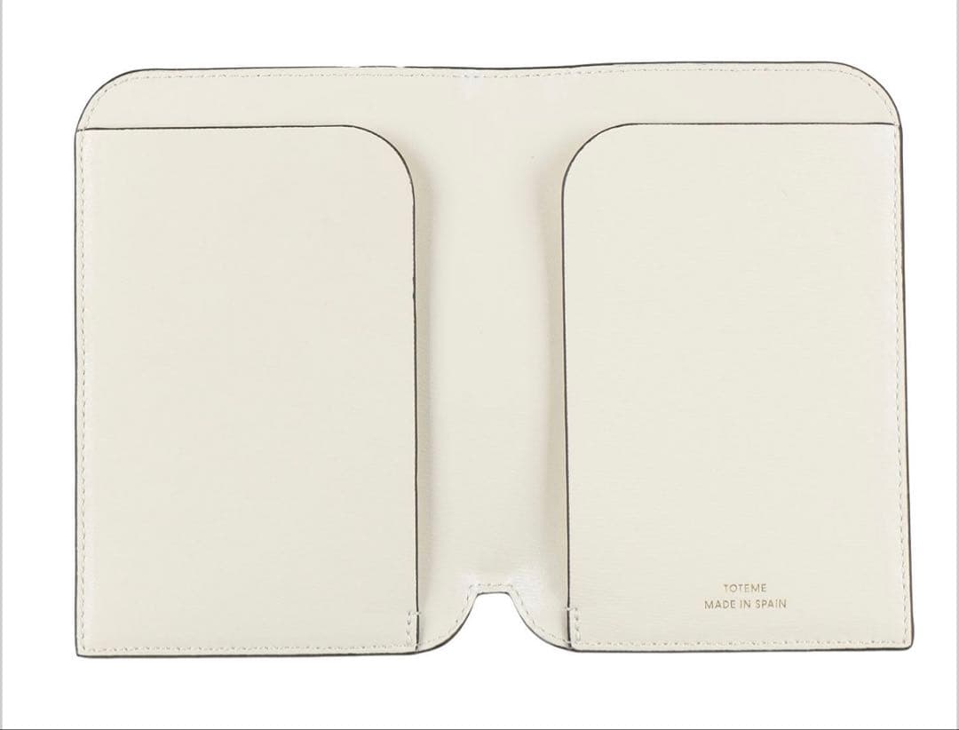 TOTEME 革　箱あり新品　パスポートホルダー