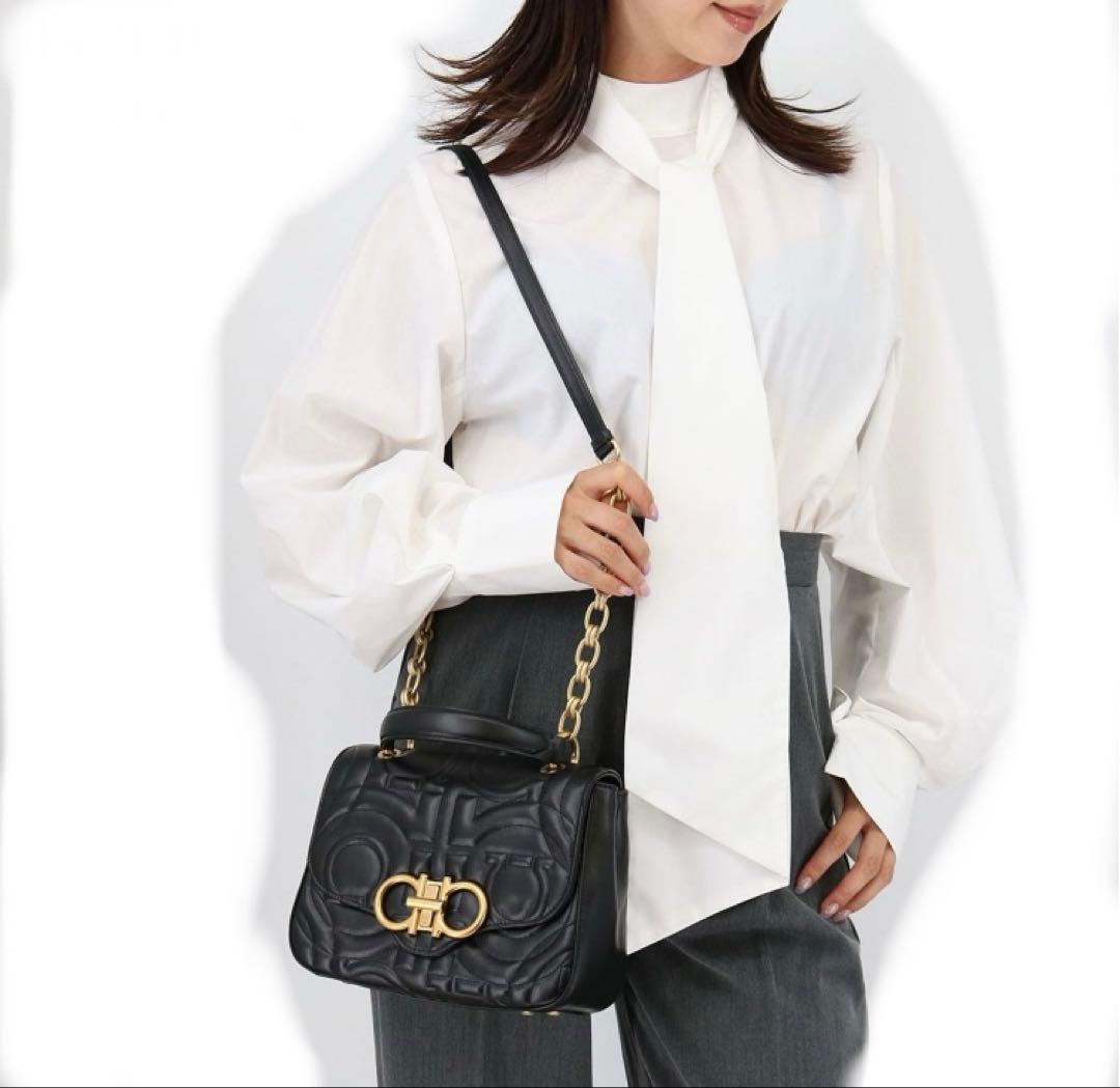 Salvatore Ferragamo フェラガモ　ガンチーニショルダーバッグ