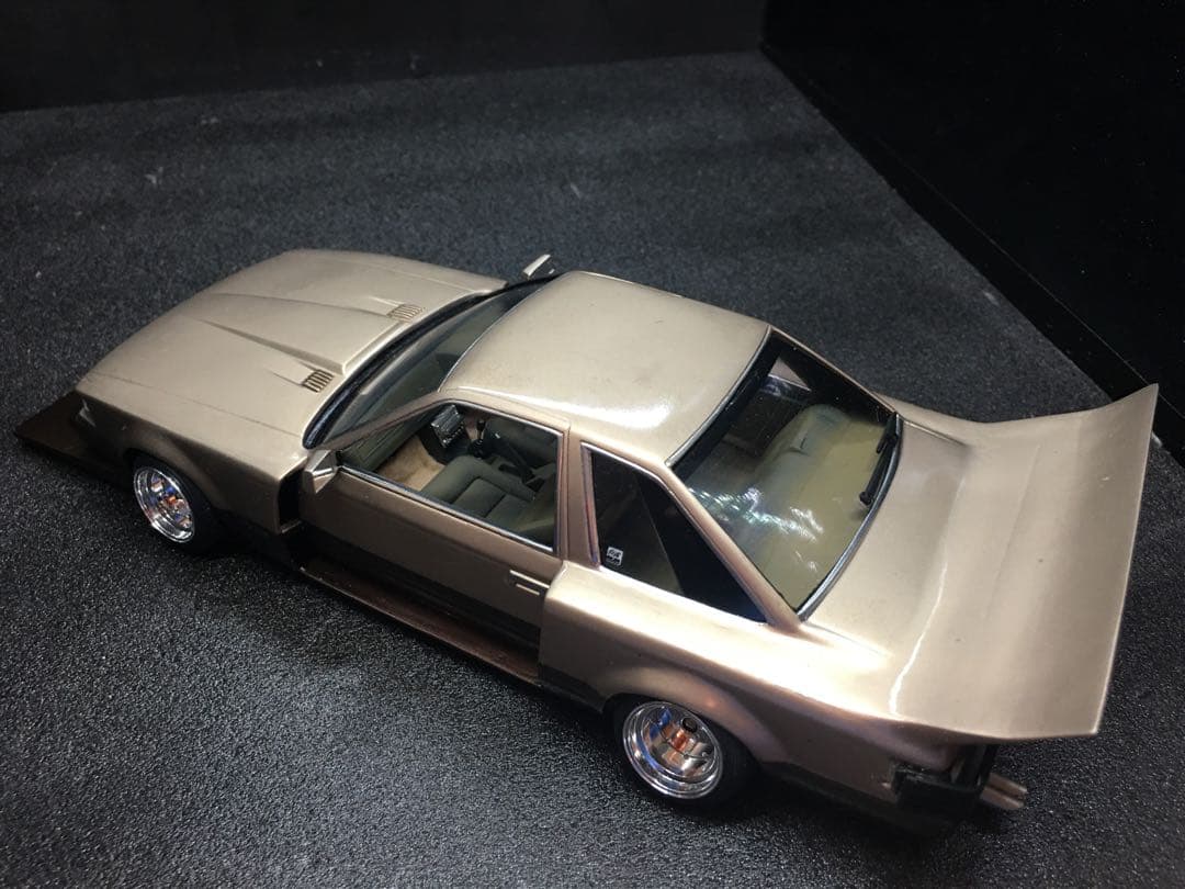 旧車プラモデル完成品1／２４　10ソアラアオシマ