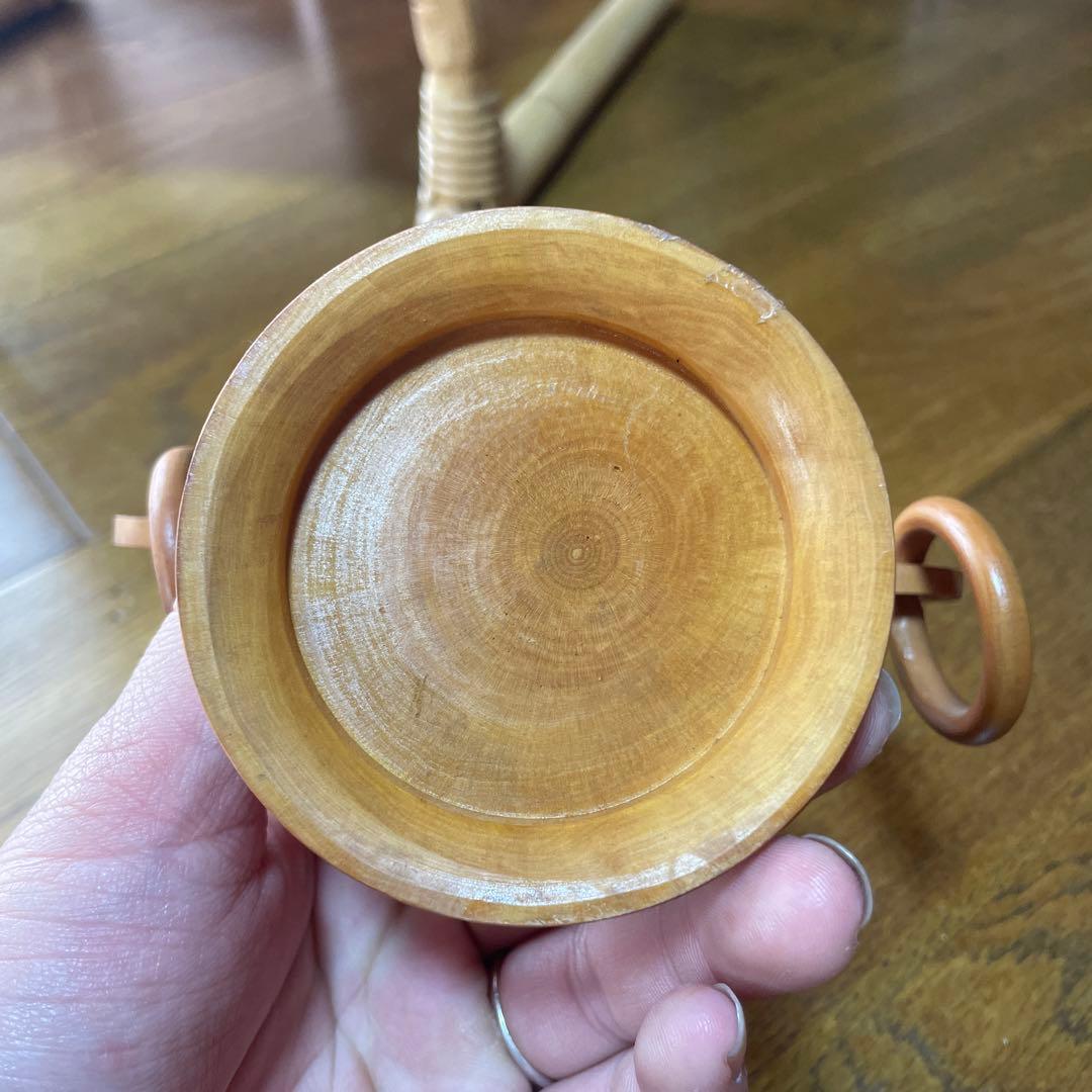 精巧な木製円形彫刻