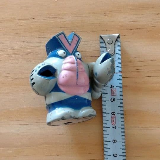 年代物　腕から炎！バルタン星人のライター　ガス式　アンティーク