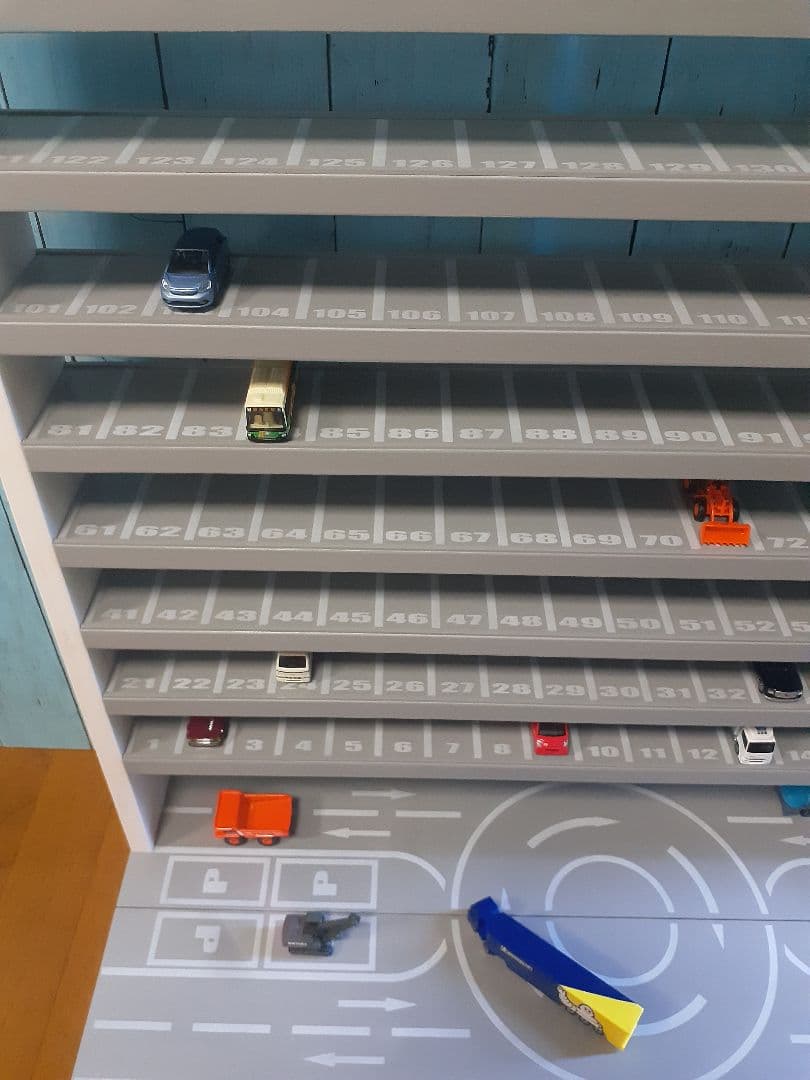 moon11段200台1枚板ヘリポート付ロータリー交差点付き