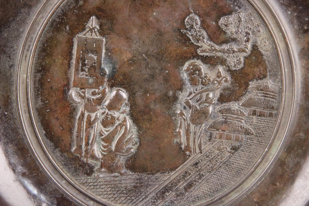 中国美術　中国 宣徳　銅 山水人物文盤 唐人物図 浮彫銅皿 古銅器 EU1-28